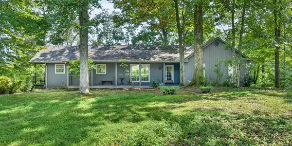 204 Red Bud Dr