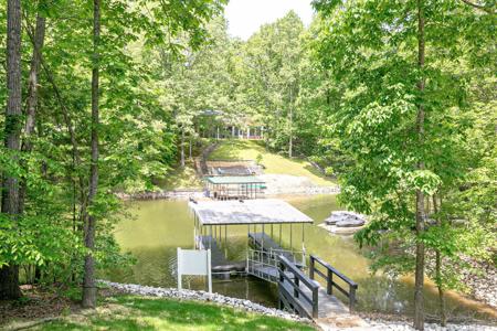 214 Ravine Dr