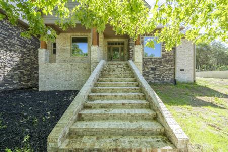 621 Bradley Ln