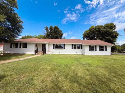 212 Islandia Ct W