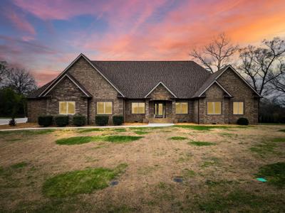 290 Cascade Dr