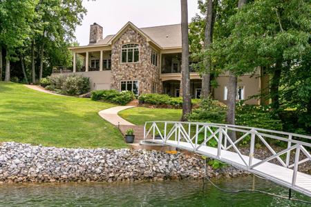 814 Bluff Dr