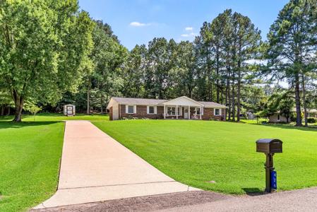 426 Lakeland Dr