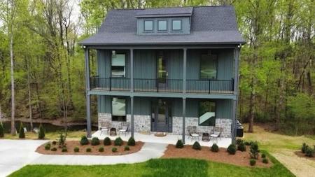 30 White Oak Ln