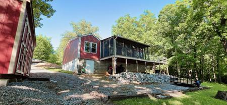 205 Lakeshore Dr N