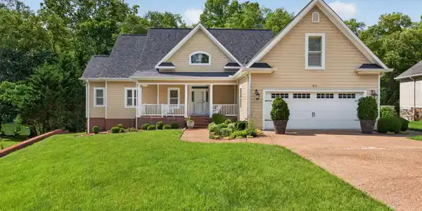 415 River Oaks Dr