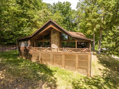 160 Lakeshore Drive