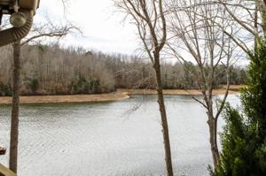 916 Bluff Dr