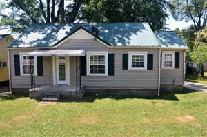 211 W Petty Ln 