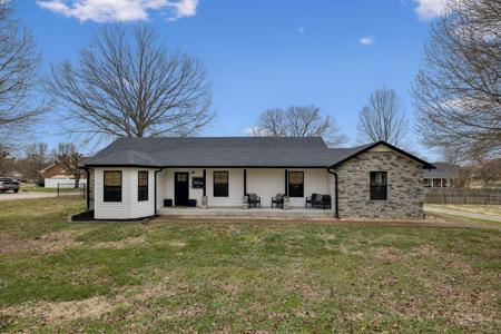 18 Crescent Blvd