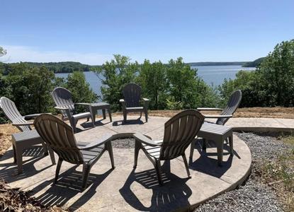 1016 Pointe of View Ln