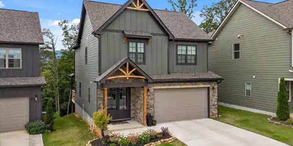 993 Cityscape View