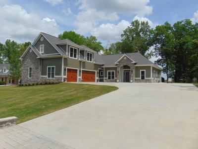 1602 Awalt Dr N