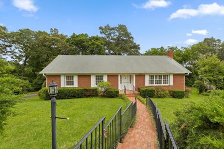 1013 Rivermont Place
