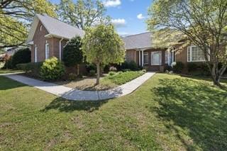 54 Foyer Dr