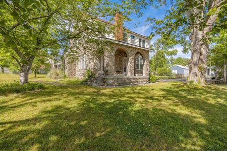 307 College Ave E