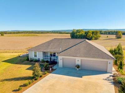 547 Strawberry Dr