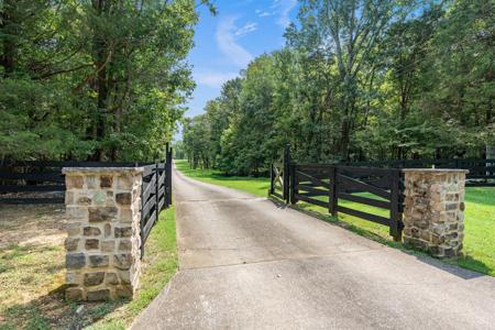8530 Saundersville Rd