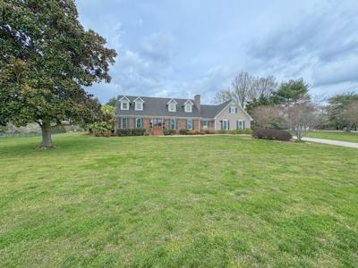 405 Lakeview Way