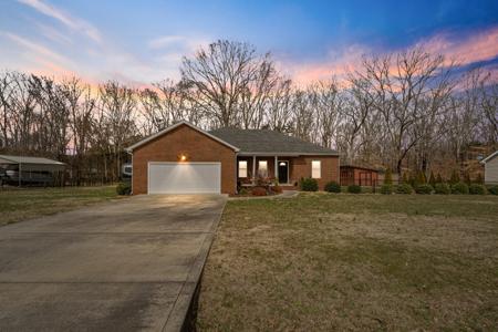 438 Fairview Cir