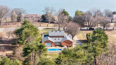 1234 Windsor Dr