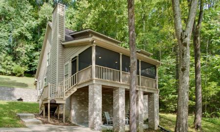 800 Harbor Dr