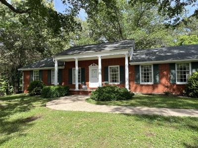 138 Hillcrest Dr