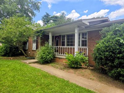 1323 Lakeshore Dr