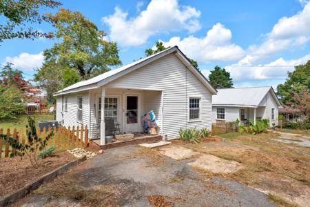 203 3rd Ave NE
