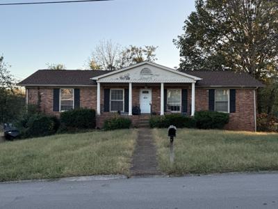 3705 Edgewater Dr