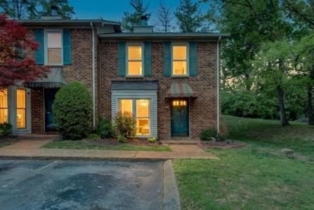 528 Williamsburg Dr