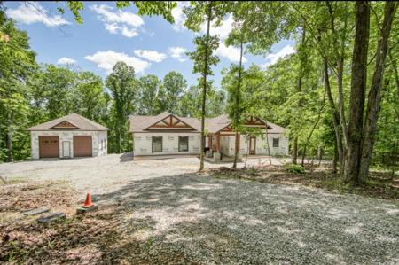 147 Dunrobin Ct