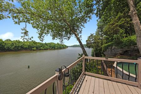 645 Attaway Ln