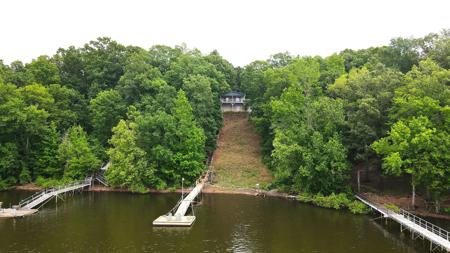 365 Bluff Rd