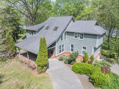 936 Bay Dr