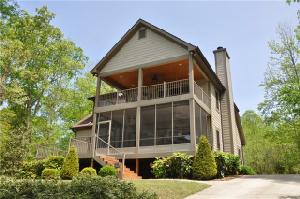 275 Fairways Dr