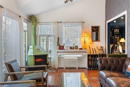 2440 Ravine Dr