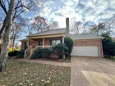 1116 Elkader Ct S
