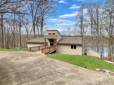 695 Bayshore Dr