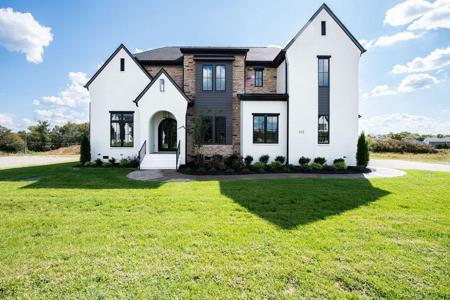 105 Autumn Breeze Dr