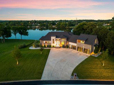 556 Bay Point Dr