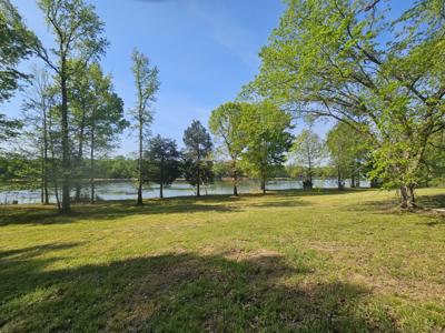 4 Island View Dr