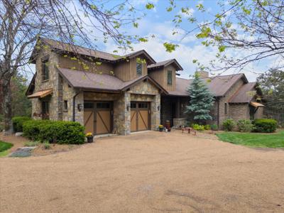 3261 Thoroughbred Dr