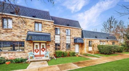 258 Lake Chateau DR
