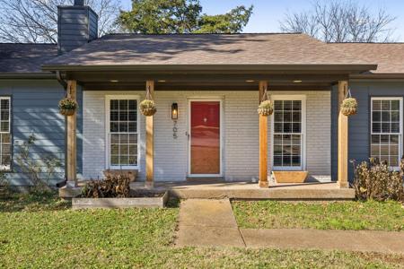 705 Sandburg Pl
