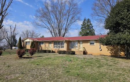 200 Woodland Dr
