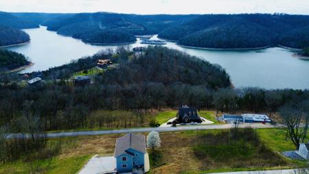 323 Seaton Dr