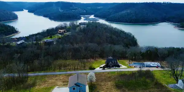323 Seaton Dr