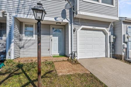 2921 Woodymoore Ct