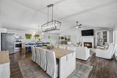 194 Lakeshore Cir